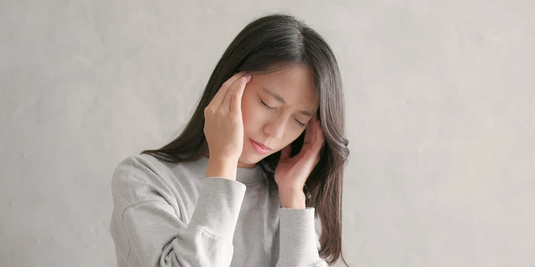 頭痛の女性
